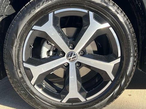 New 2026 Volkswagen Tiguan SE FWD image 6
