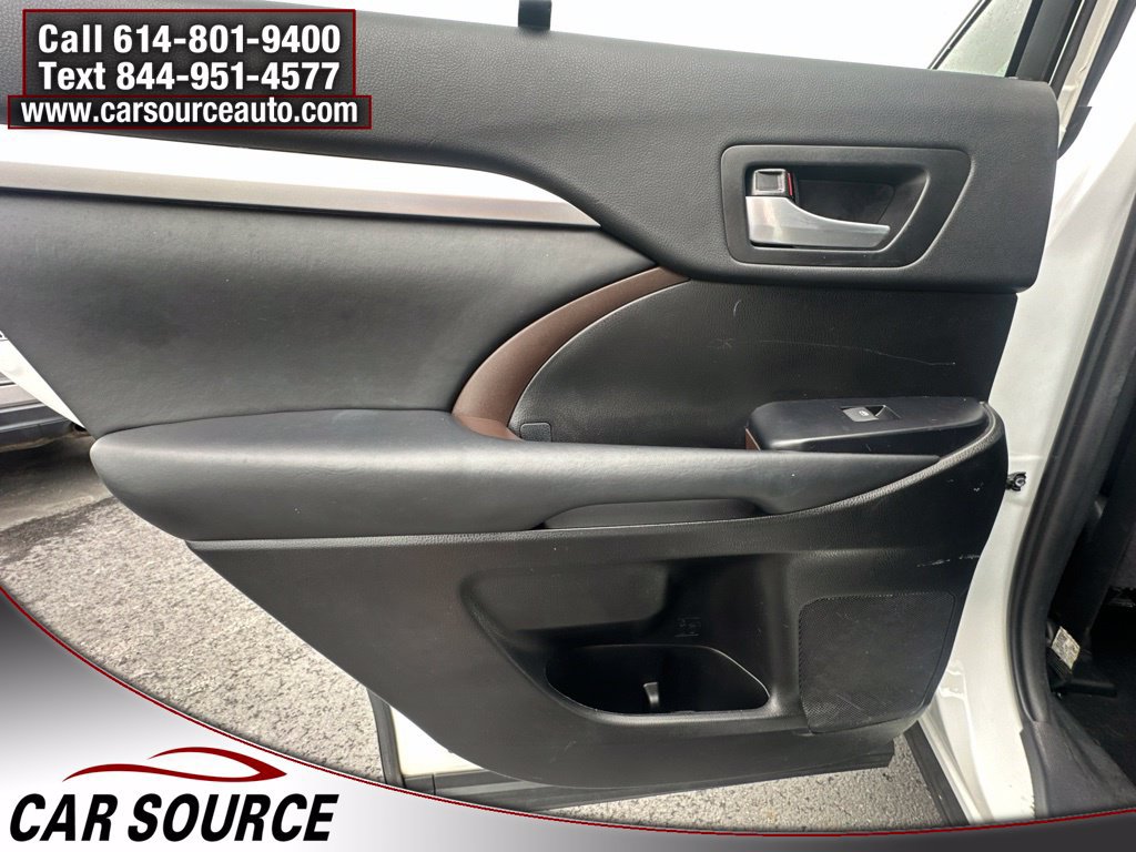 Used 2019 Toyota Highlander XLE AWD/4WD image 24