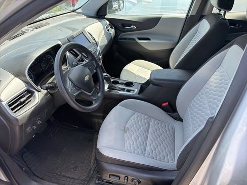 Used 2020 Chevrolet Equinox LS w/ LS Convenience Package FWD image 4