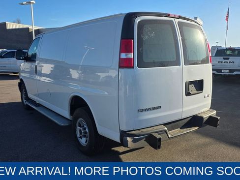 Used 2024 GMC Savana 2500 w/ Driver Convenience Package image 3