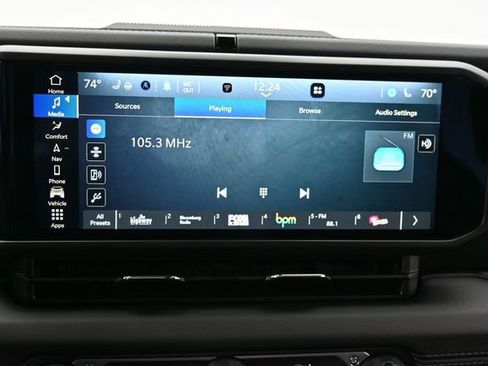 Used 2025 Jeep Gladiator Sport AWD/4WD image 17