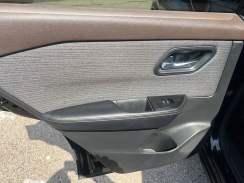 Used 2021 Nissan Rogue SV image 10