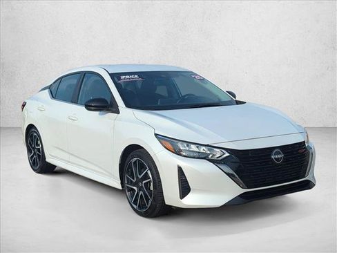 Used 2025 Nissan Sentra SR FWD image 3