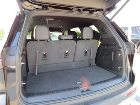 Used 2024 Chevrolet Traverse Z71 image 13