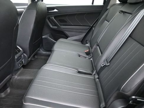 Used 2022 Volkswagen Tiguan SE AWD/4WD image 19