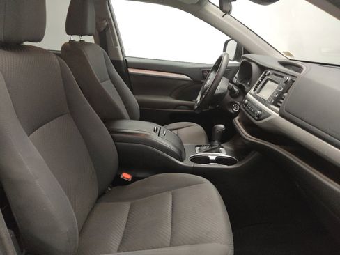 Used 2018 Toyota Highlander LE w/ Protection Package #3 image 21