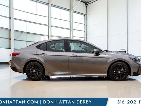 Used 2025 Toyota Camry SE FWD image 27