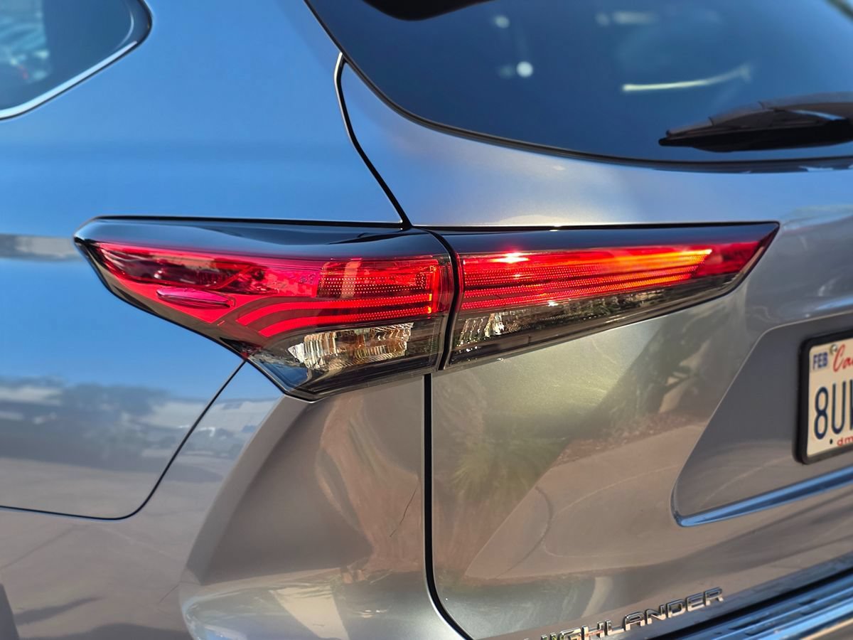 Used 2021 Toyota Highlander Platinum AWD/4WD image 10