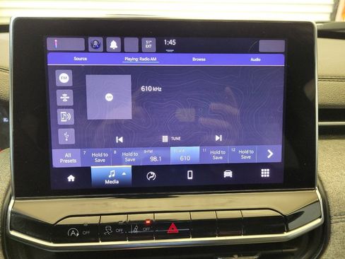 Used 2024 Jeep Compass Latitude image 25