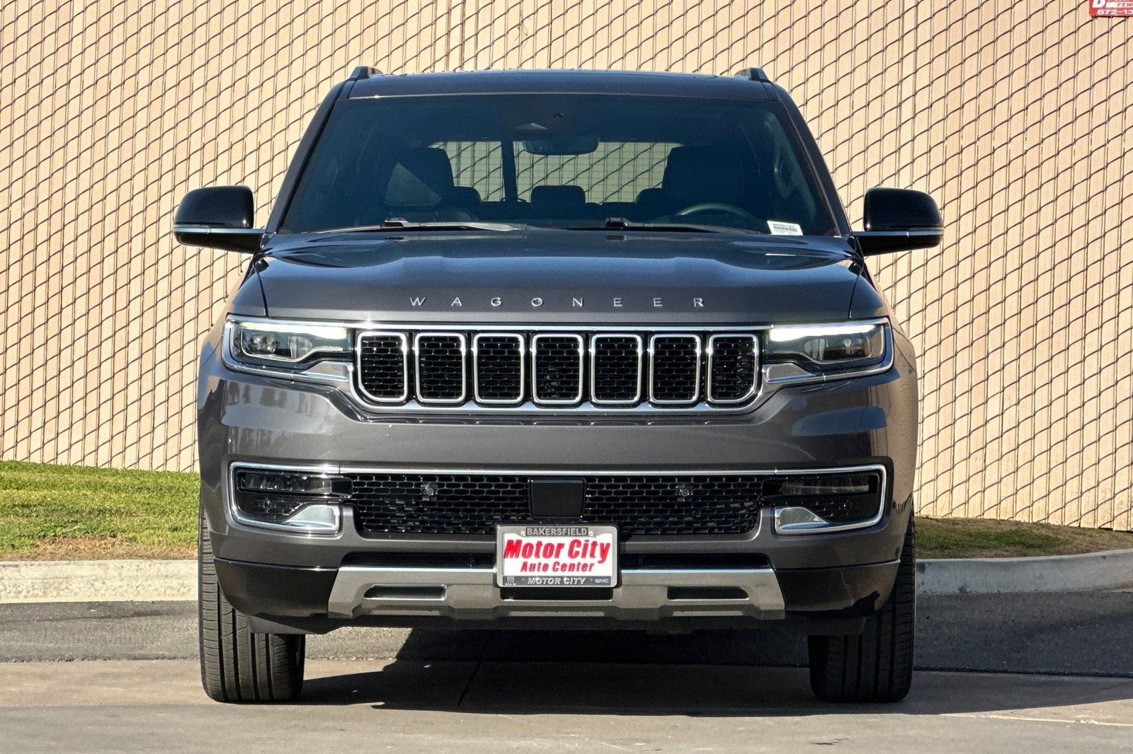 Used 2023 Jeep Wagoneer Series III w/ Premium Group I AWD/4WD image 9