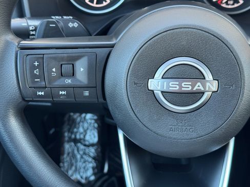 Used 2023 Nissan Rogue S FWD image 19