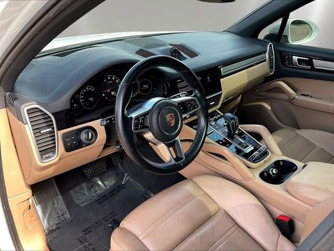 Used 2022 Porsche Cayenne AWD/4WD image 17