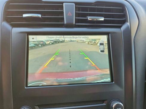 Used 2018 Ford Fusion SE w/ Equipment Group 201A image 14