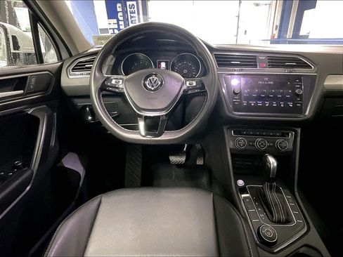 Used 2021 Volkswagen Tiguan SE w/ Panoramic Sunroof Package AWD/4WD image 17