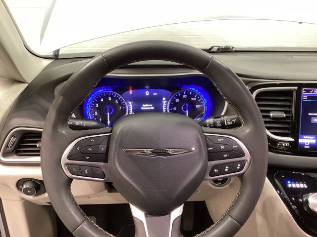 Used 2023 Chrysler Pacifica Touring-L FWD image 18