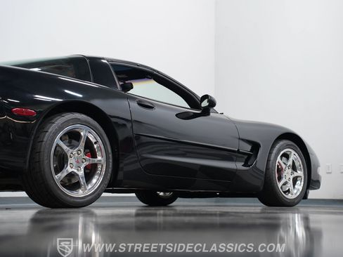 Used 2001 Chevrolet Corvette Coupe w/ Preferred Equipment Group2 RWD image 27