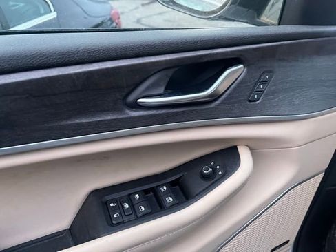 Used 2022 Jeep Grand Cherokee L Limited image 15