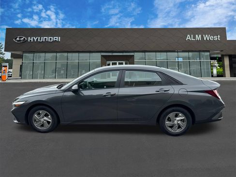 Used 2024 Hyundai Elantra SE FWD image 8