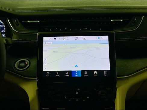 Used 2023 Jeep Grand Cherokee Limited image 22