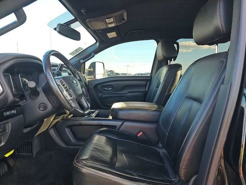 Used 2018 Nissan Titan SL w/ Midnight Edition image 4