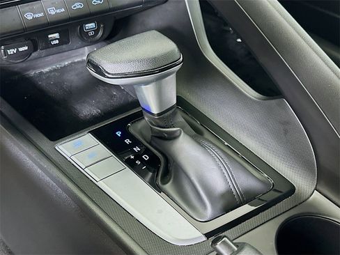Used 2022 Hyundai Elantra SEL image 25