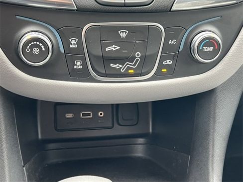 Used 2023 Chevrolet Equinox LT image 23