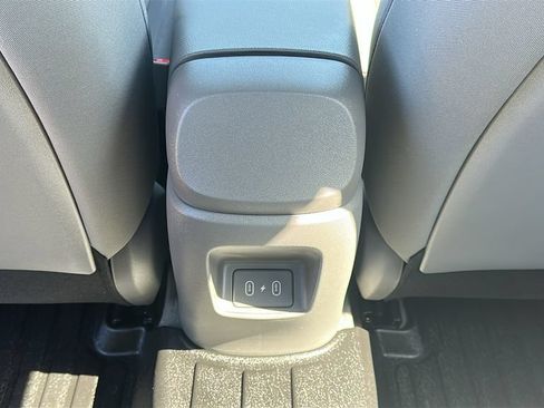 Certified 2024 Hyundai Elantra SE FWD image 30