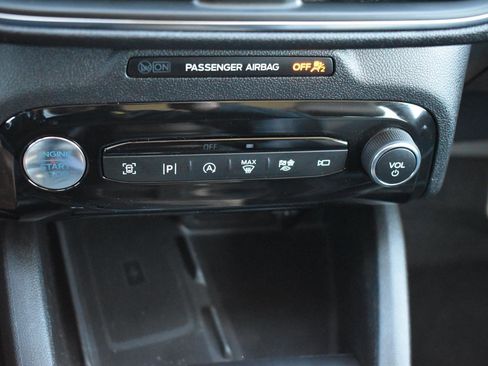 Used 2024 Ford Escape Platinum image 9