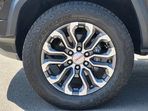 Used 2025 GMC Canyon Denali AWD/4WD image 10