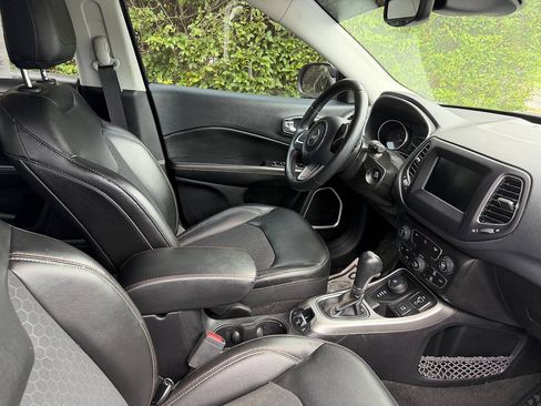 Used 2019 Jeep Compass Latitude w/ Popular Equipment Group AWD/4WD image 18