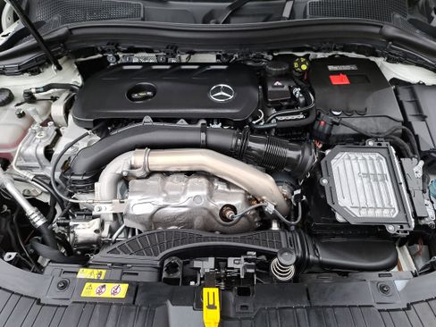 Certified 2025 Mercedes-Benz GLA 250 4MATIC image 31