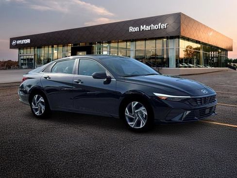 New 2026 Hyundai Elantra Limited FWD image 10