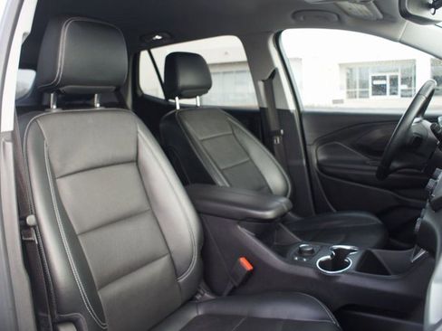 Used 2023 GMC Terrain SLT image 23