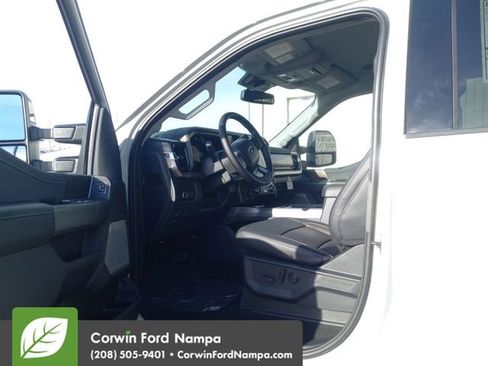 New 2026 Ford F350 Lariat w/ Black Appearance Package image 9