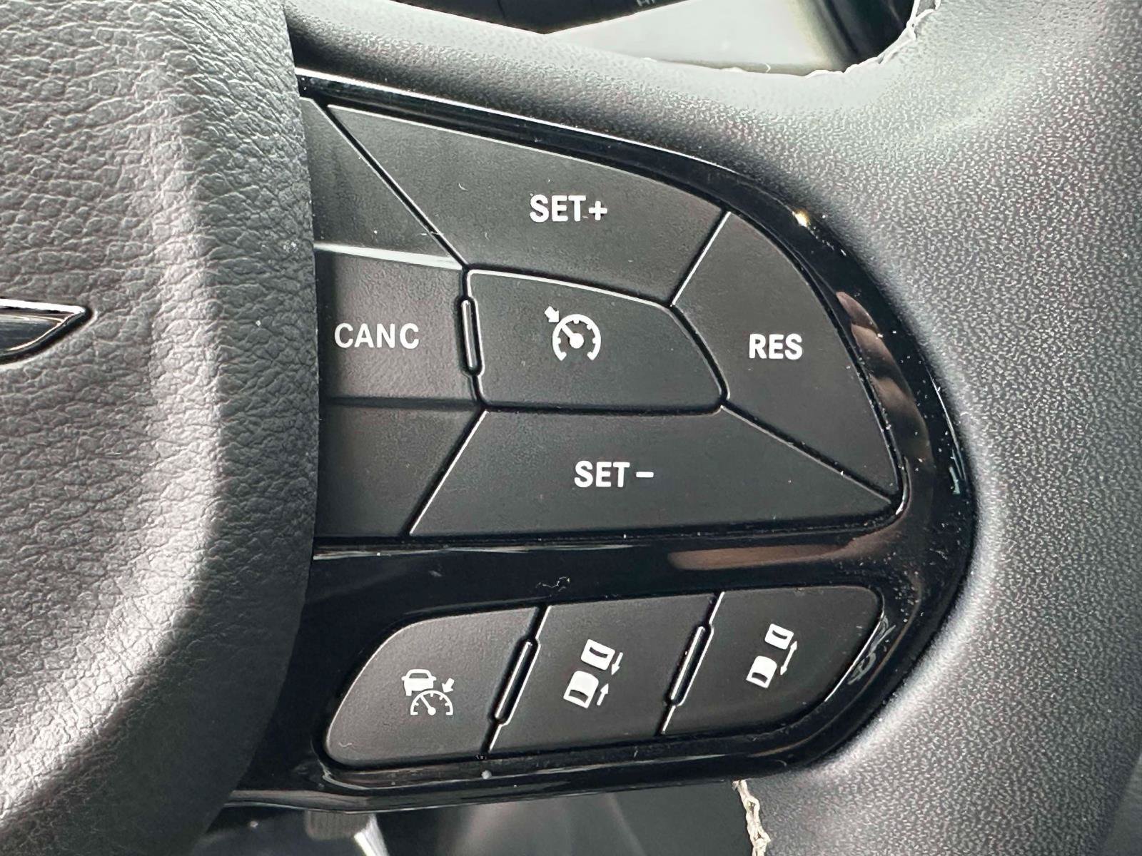 Used 2023 Chrysler Pacifica Limited w/ S Appearance Package FWD image 21