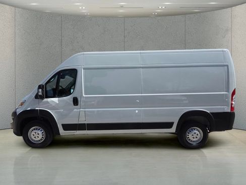 Used 2024 RAM ProMaster 2500 w/ Convenience Group FWD image 9