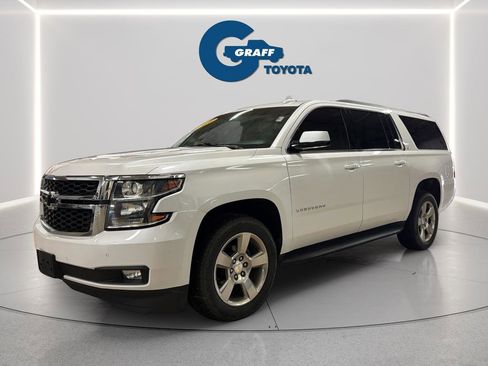 Used 2018 Chevrolet Suburban LT w/ Luxury Package AWD/4WD image 2