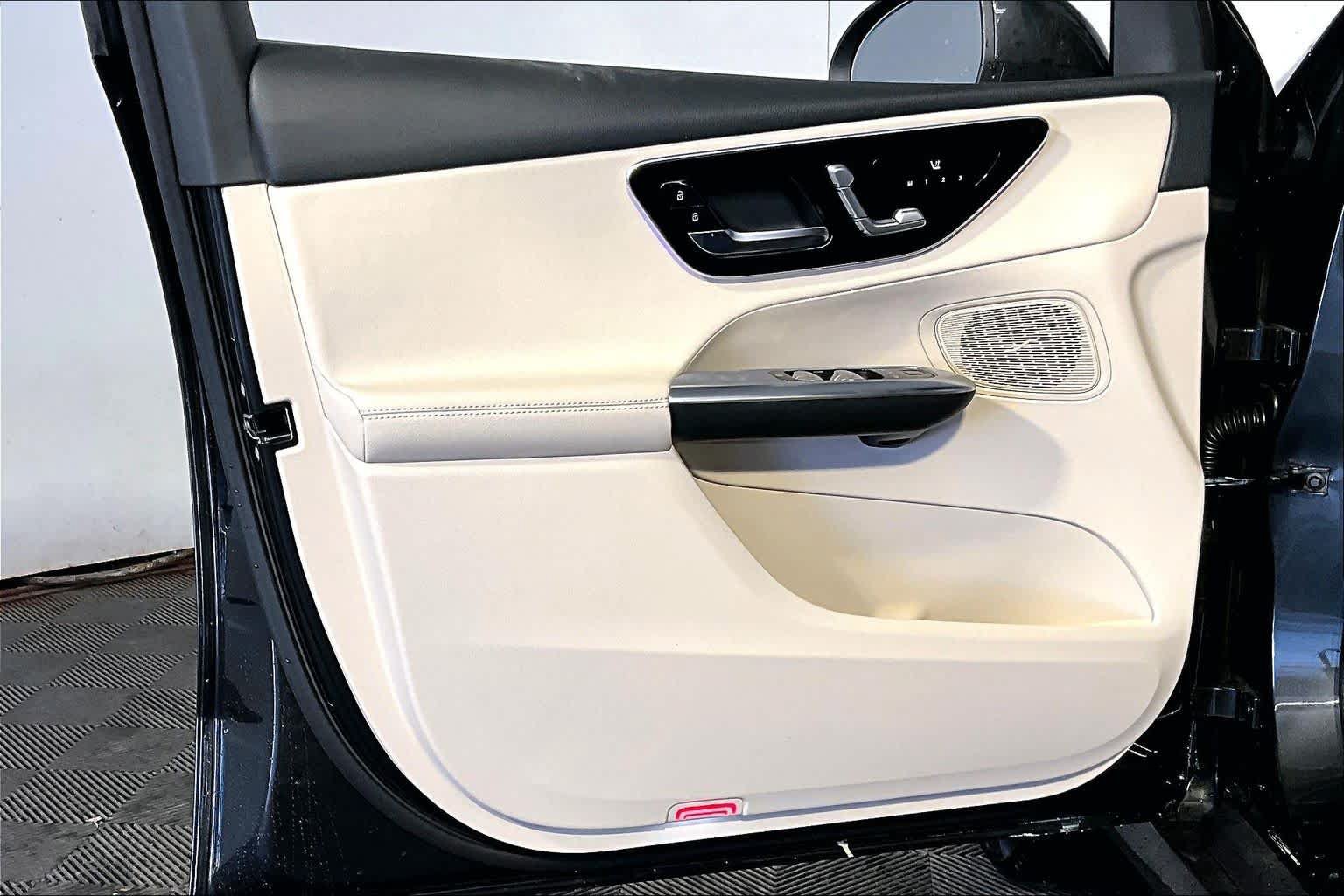Used 2026 Mercedes-Benz GLC 300 4MATIC image 11