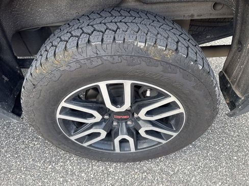 Used 2021 GMC Sierra 1500 AT4 w/ AT4 Preferred Package AWD/4WD image 5