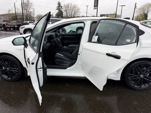 New 2026 Toyota Camry Hybrid image 17