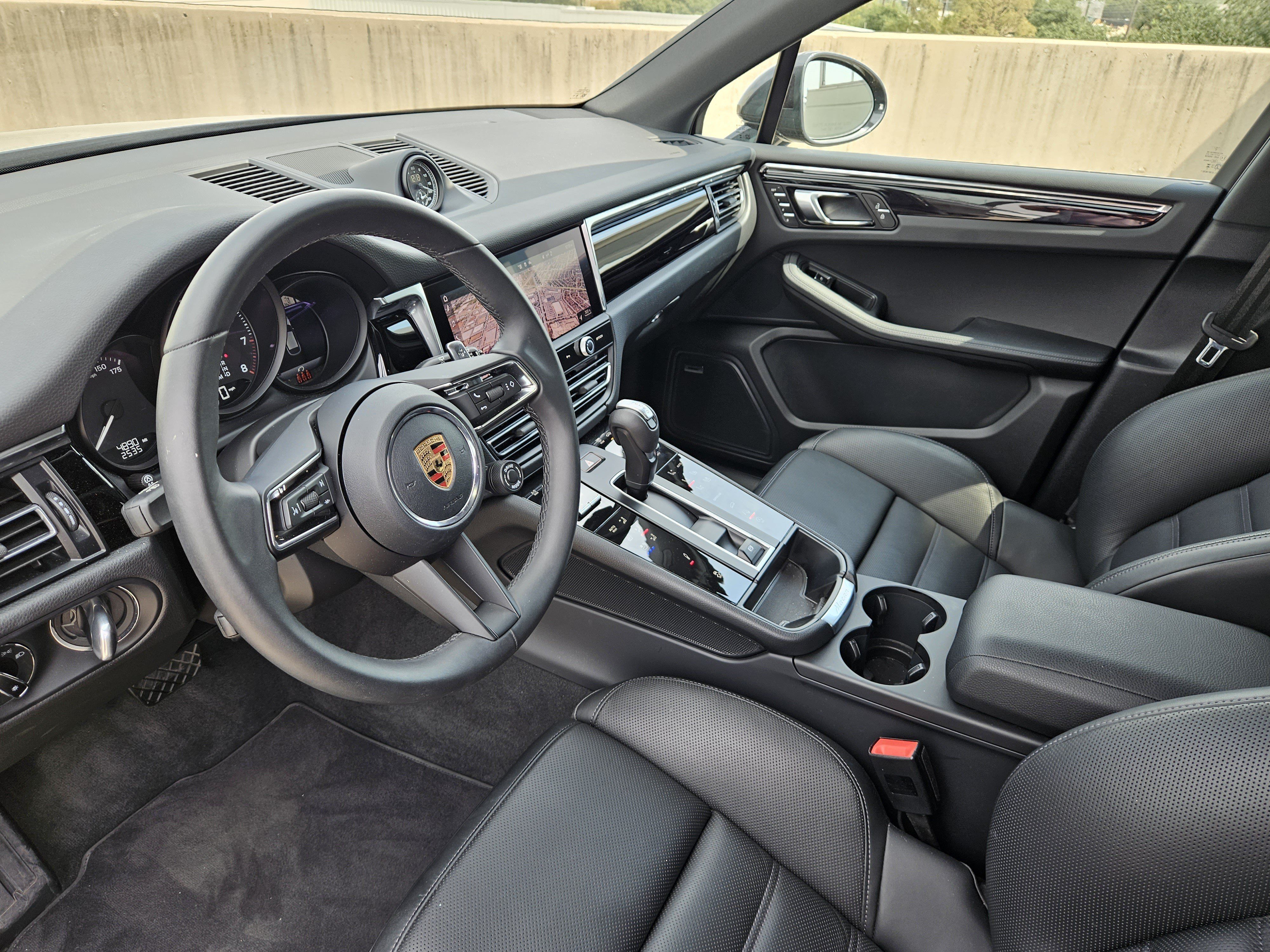 Certified 2026 Porsche Macan AWD/4WD image 4