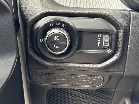 Used 2024 Jeep Gladiator Sport AWD/4WD image 18