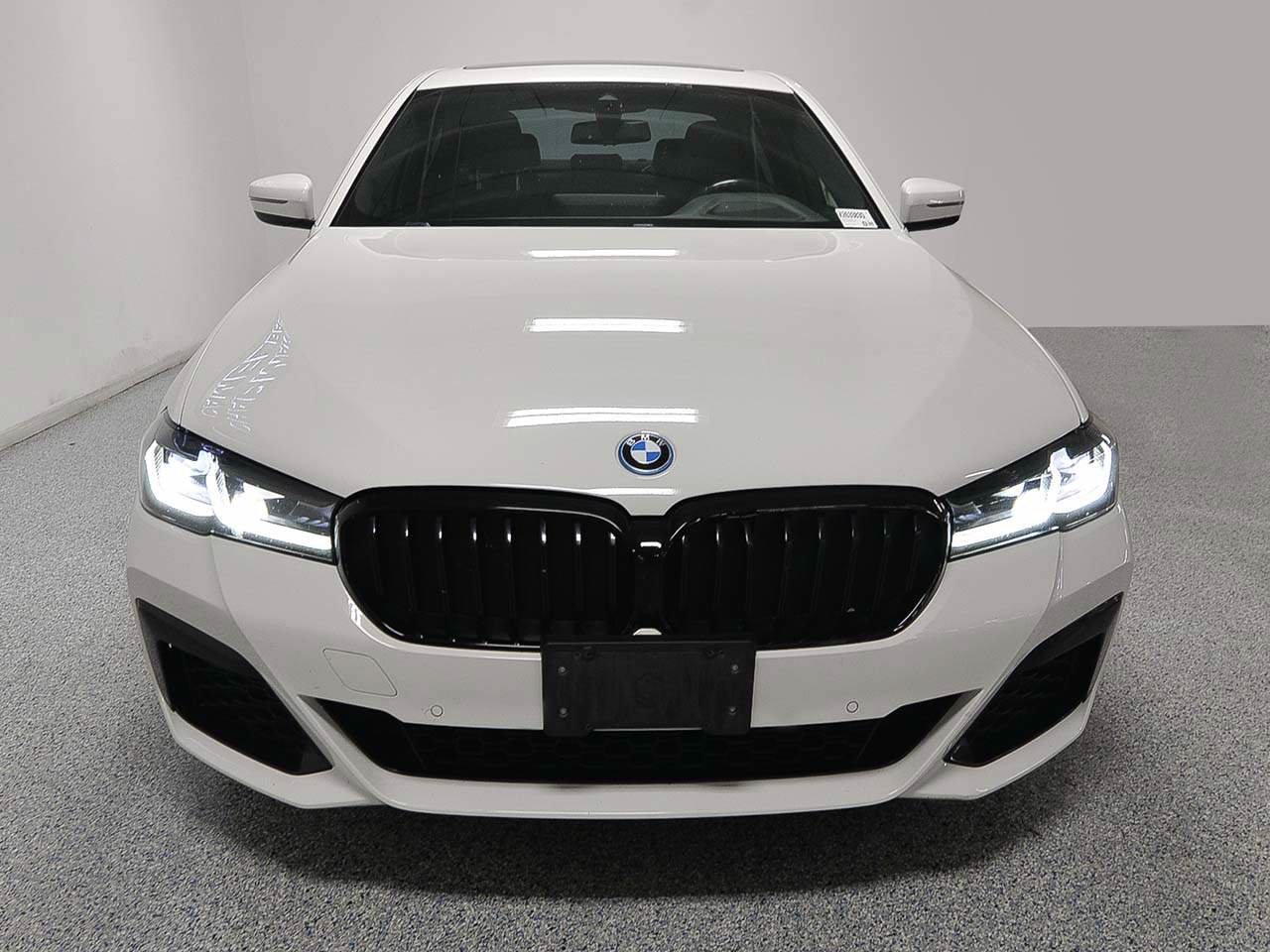 Used 2023 BMW 530e w/ M Sport Package RWD image 2