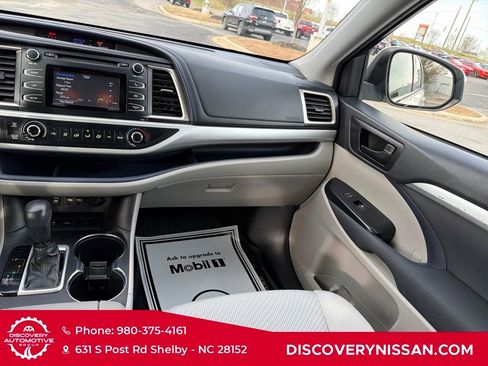 Used 2019 Toyota Highlander LE image 32