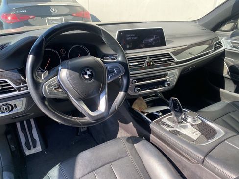 Used 2019 BMW 740i w/ M Sport Package RWD image 7