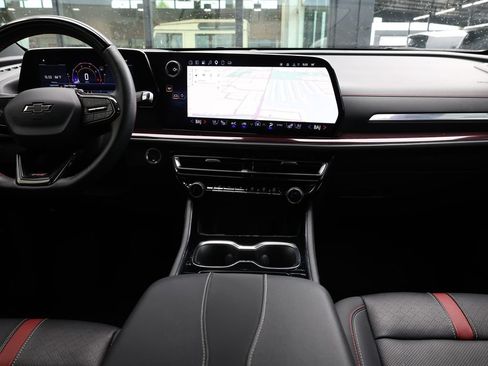Used 2025 Chevrolet Traverse RS FWD image 29