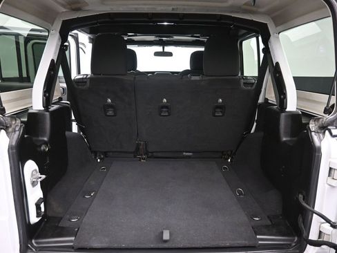 Used 2018 Jeep Wrangler Unlimited Sport S image 23