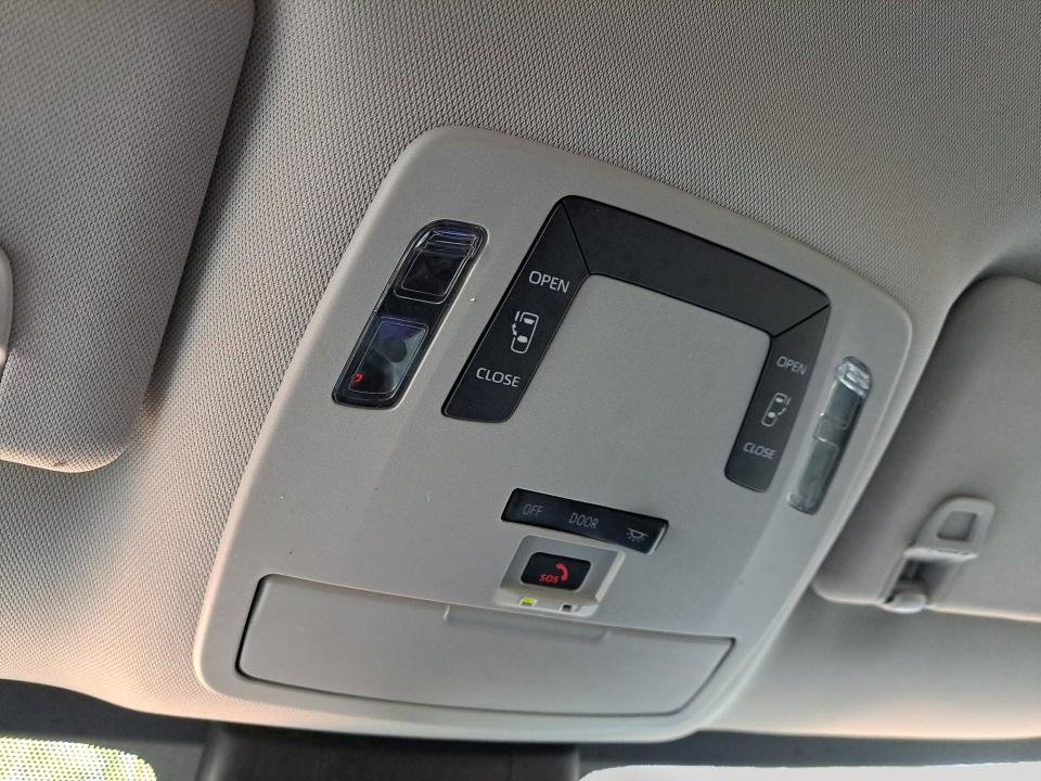 Used 2025 Toyota Sienna LE AWD/4WD image 34
