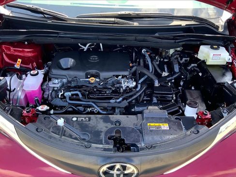 Used 2026 Toyota Sienna XLE FWD image 31