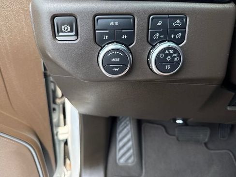 Used 2025 GMC Sierra 1500 SLT AWD/4WD image 24